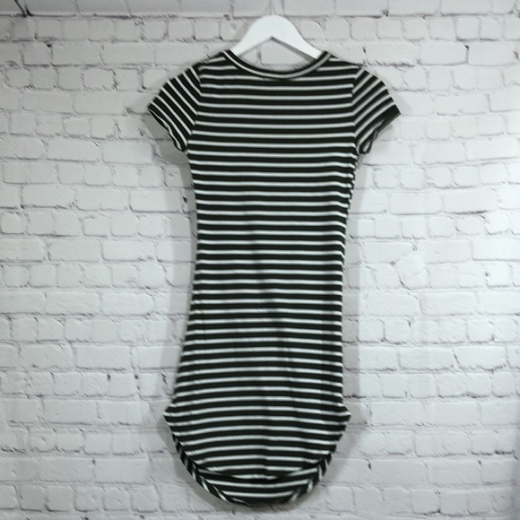 Heart & hips t-shirt dress - Picture 5 of 9